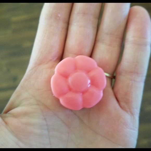 Hand Made Peppermint Essential Oil Flower Melts - Picture 3 of 3